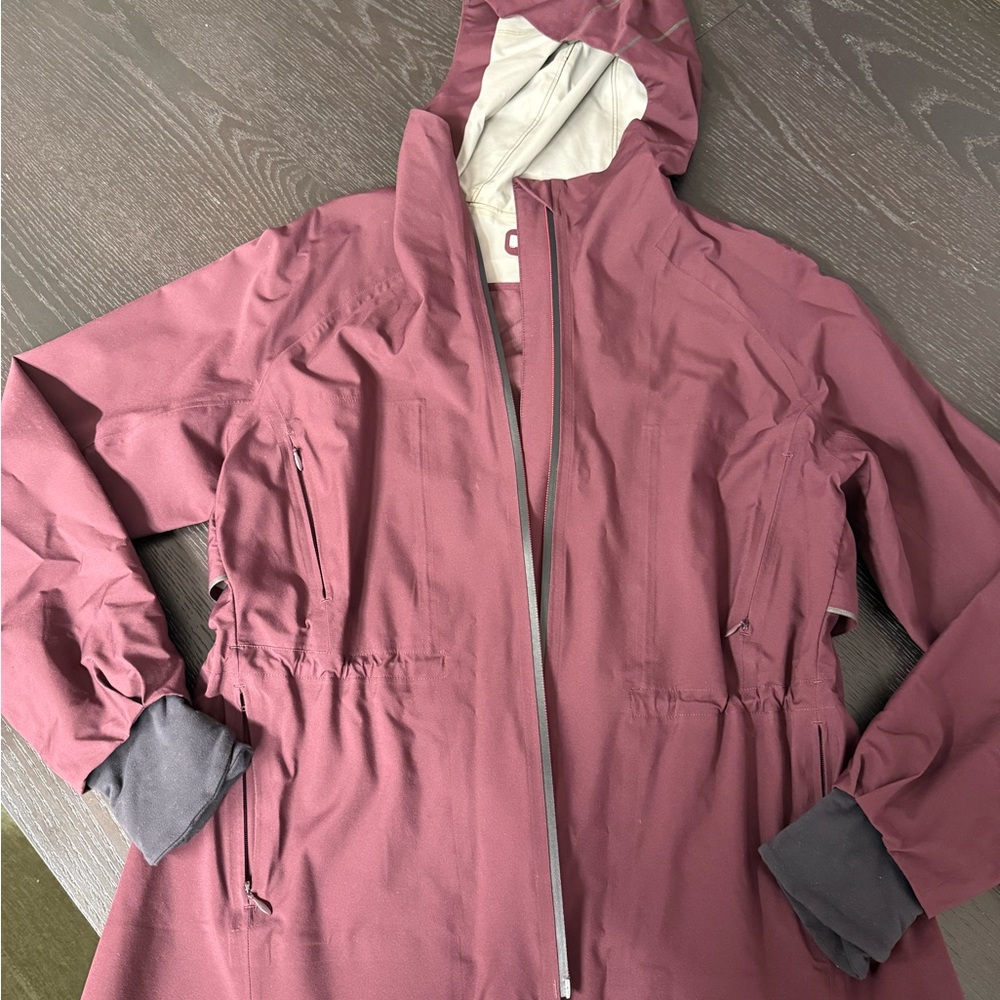 Lululemon Athletica Women's Rain Jacket in Burgundy